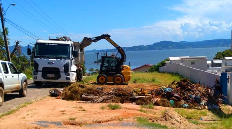 Limpeza no Cemitério de Imaruí